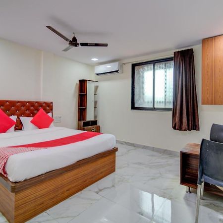 Oyo 67979 Hotel Hollywood Park Sasupāda Extérieur photo
