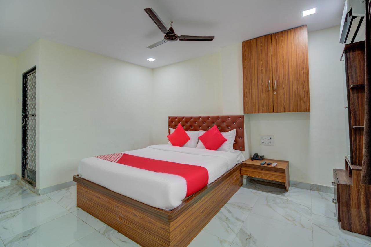 Oyo 67979 Hotel Hollywood Park Sasupāda Extérieur photo