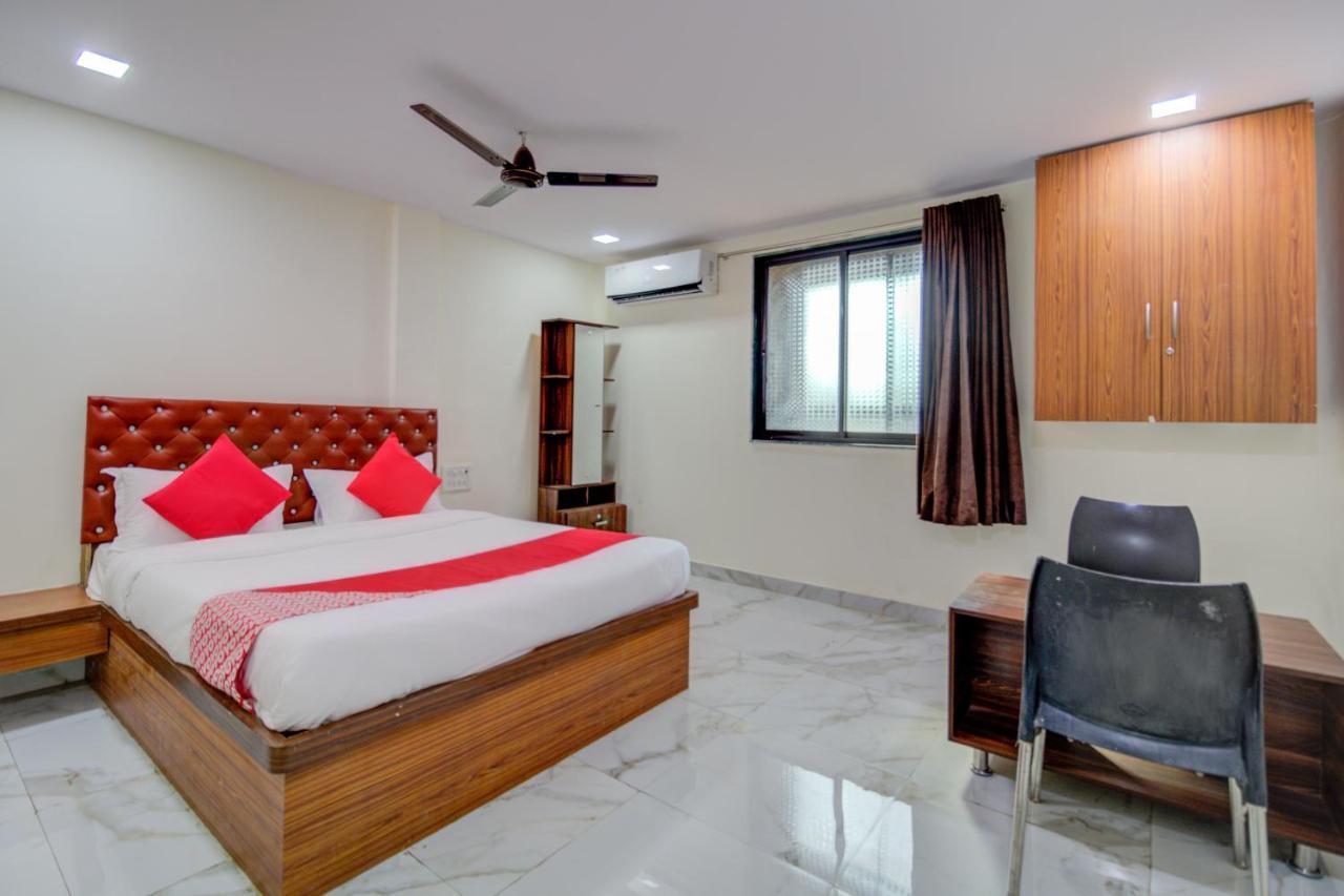 Oyo 67979 Hotel Hollywood Park Sasupāda Extérieur photo