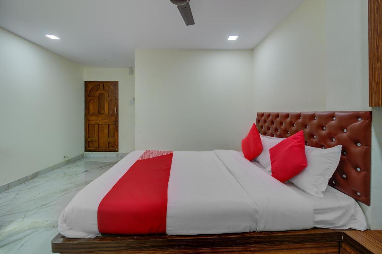 Oyo 67979 Hotel Hollywood Park Sasupāda Extérieur photo